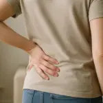 Dolore al fianco che cambia con il movimento: ecco da cosa dipende