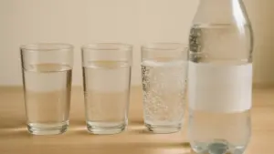 Bevi molto ma i calcoli tornano: che acqua stai usando